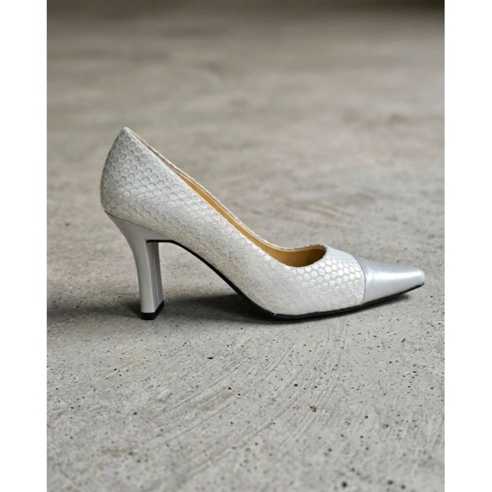 Bellini Trisha 219 White Pointed Toe Heels Pumps - Size 6M